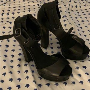 Steve Madden black pumps